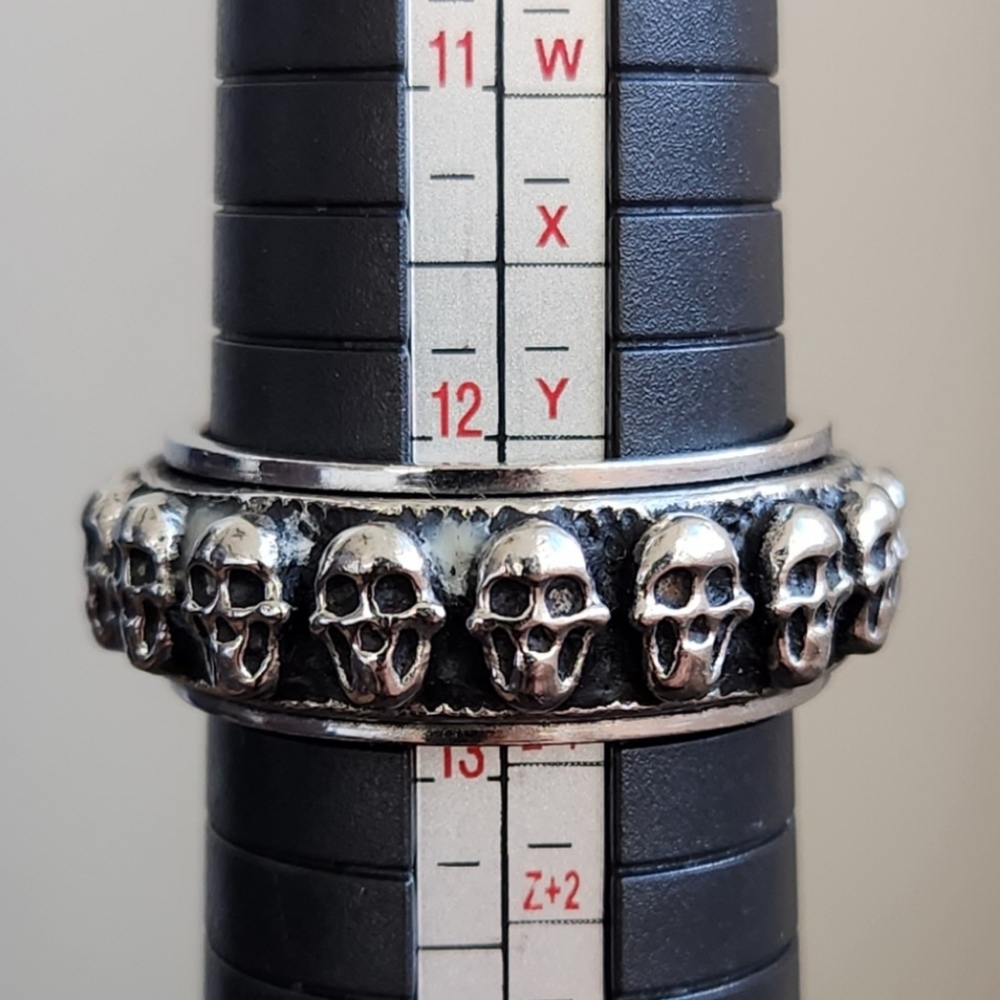 Men's stainless steel spinning skull 💀 ring